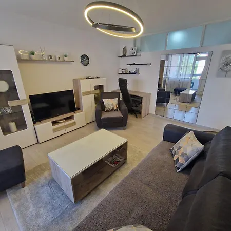 Lux 3 *